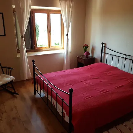 Ana Near And Rovinj Feriehus *