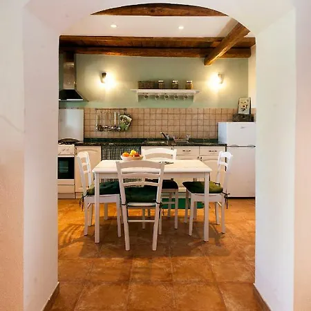 Ana Near And Rovinj Nyaraló *