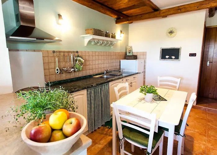 Ana Near And Rovinj Feriehus *