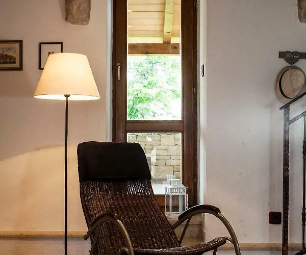 Ana Near And Rovinj Feriehus *